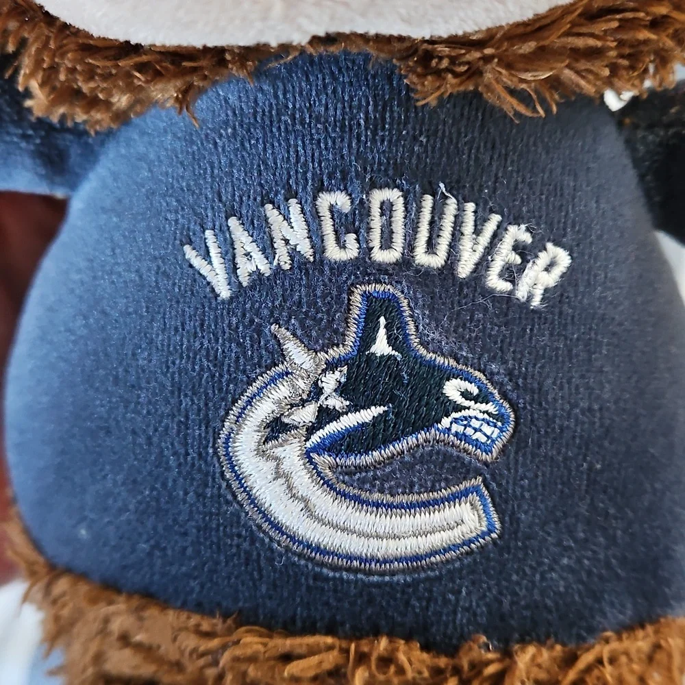 Vancouver Canucks Plush Bear - Picture 4 of 4